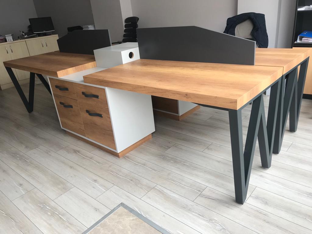 4-Person Workstation Space