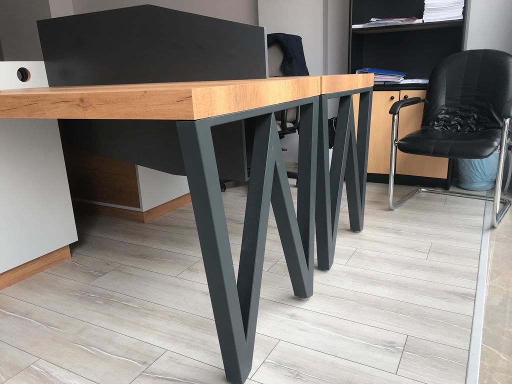 4-Person Workstation Space