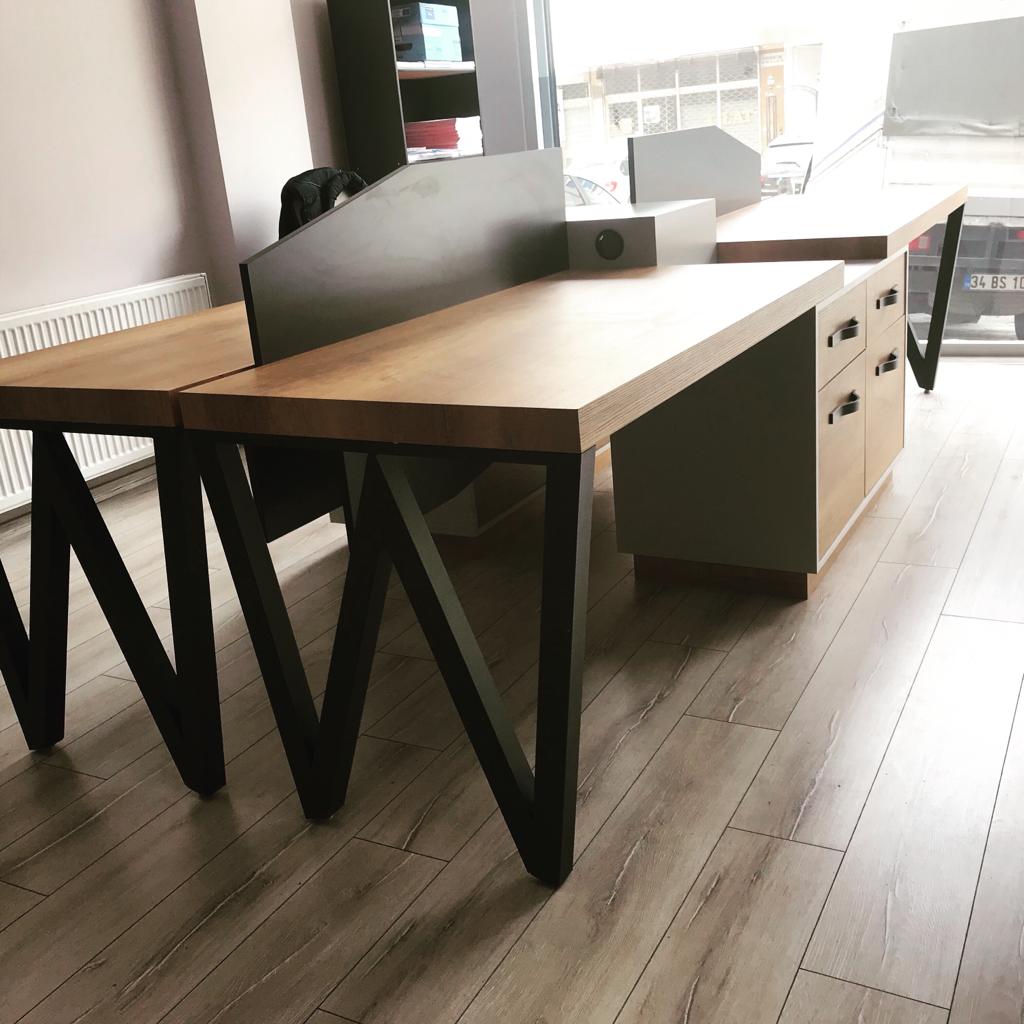 4-Person Workstation Space
