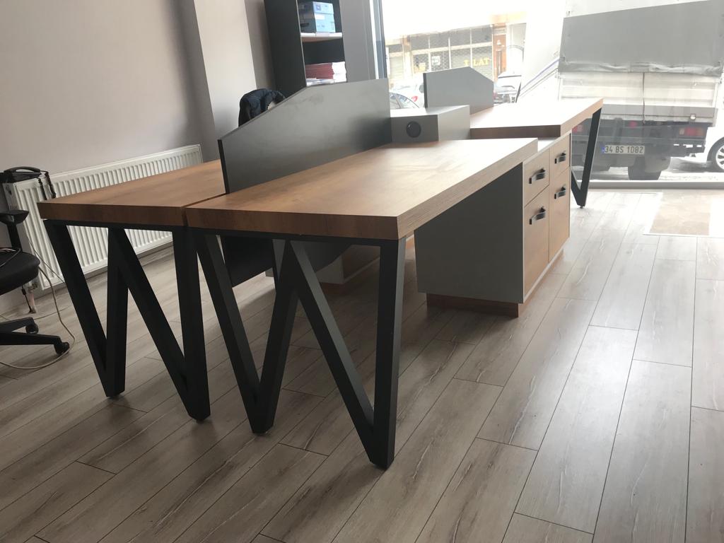 4-Person Workstation Space