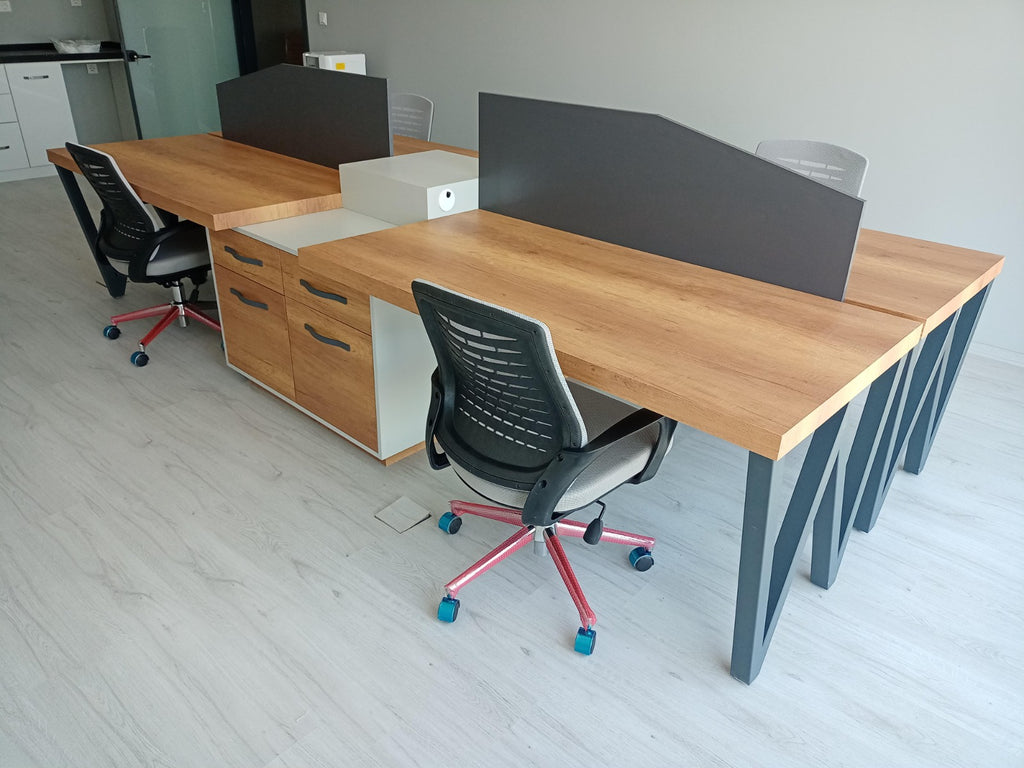 4-Person Workstation Space
