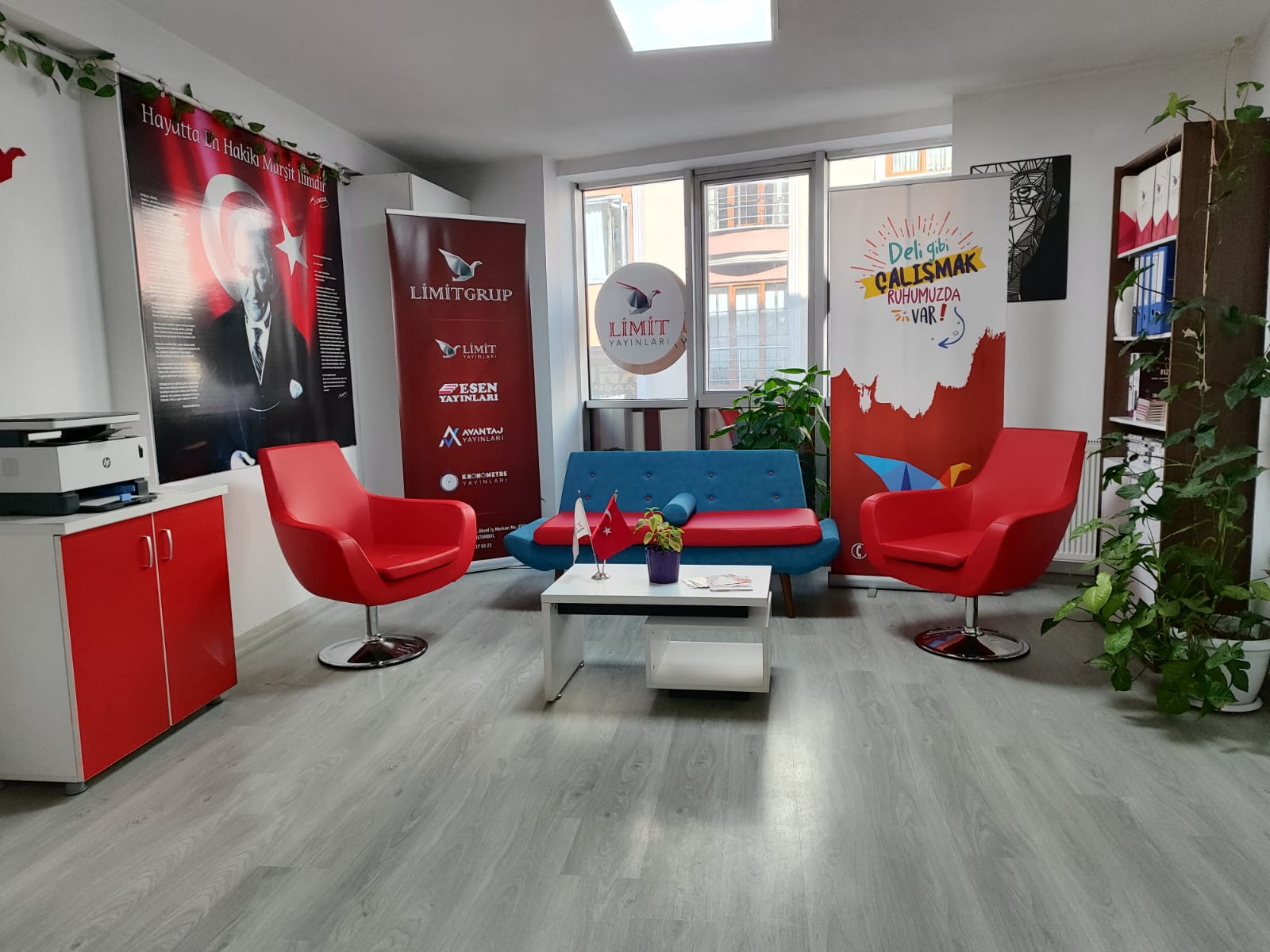 Limit Group Office Waiting Room Set