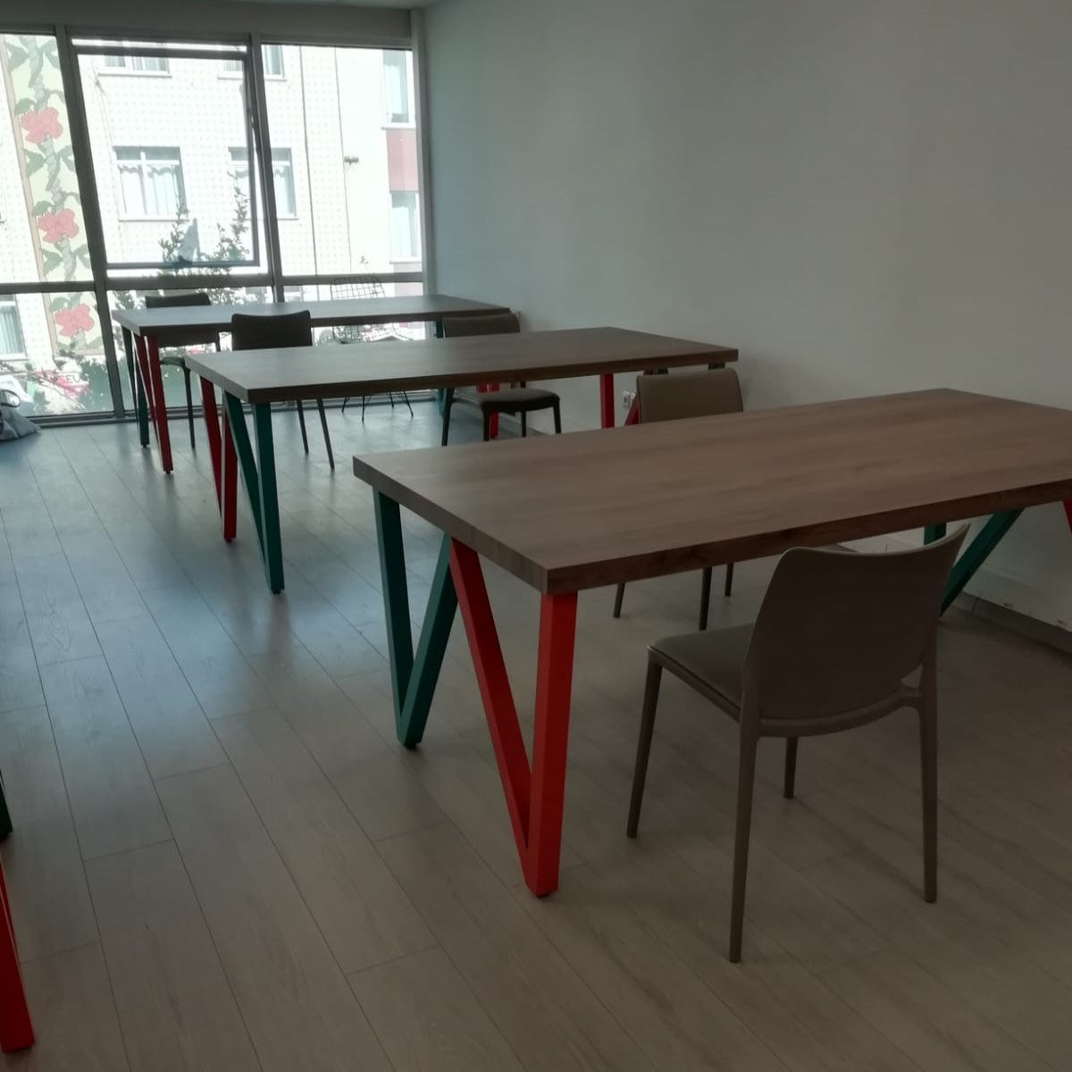 Trova Study Desk