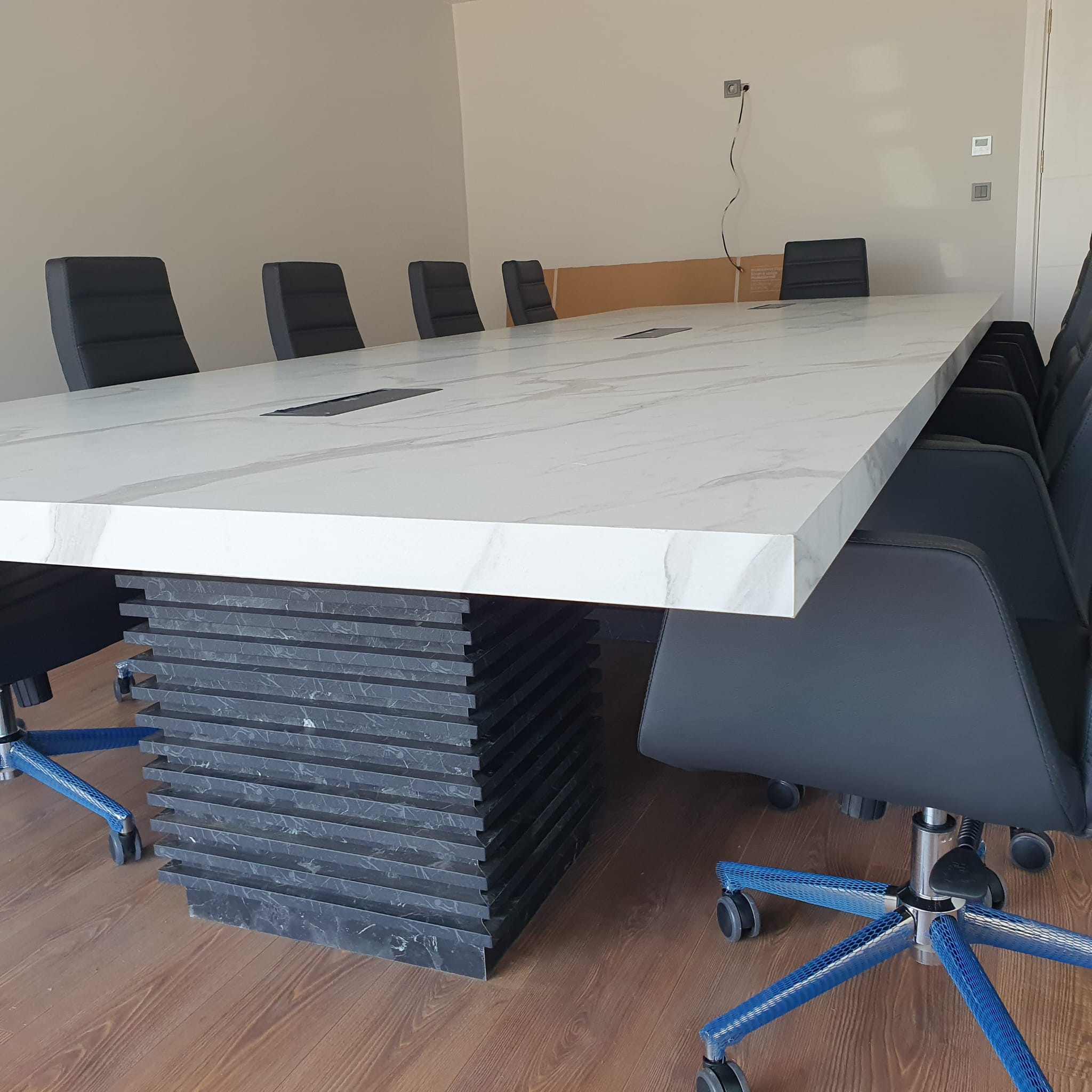GökMetal Meeting Table