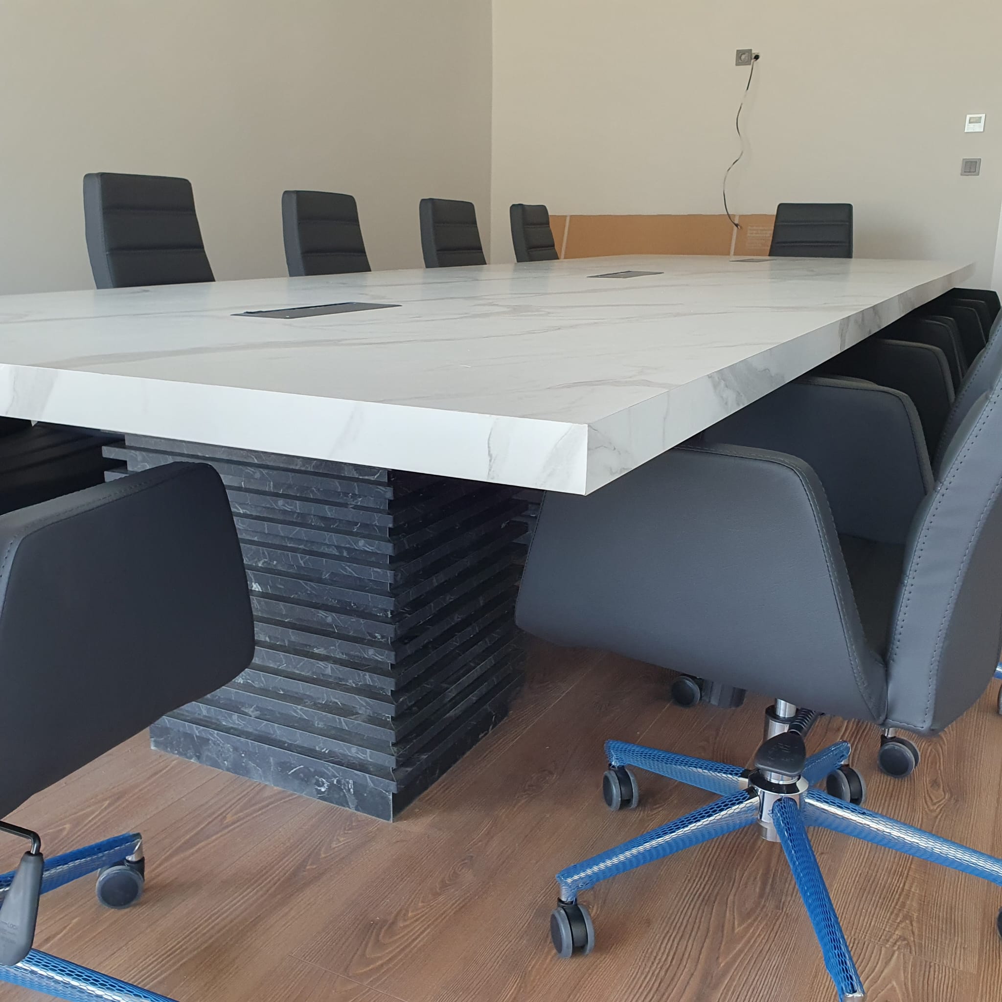 GökMetal Meeting Table