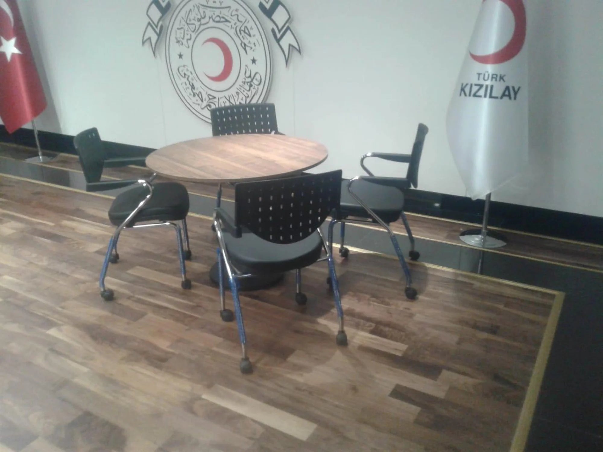 İstanbul Ofis Metal Ayak Yuvarlak Toplantı Masası ISTANBUL-TSI