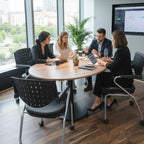 İstanbul Ofis Mobilya yuvarlak ahşap toplantı masası etrafında çalışan profesyonel ekip, modern ofis ortamı.
