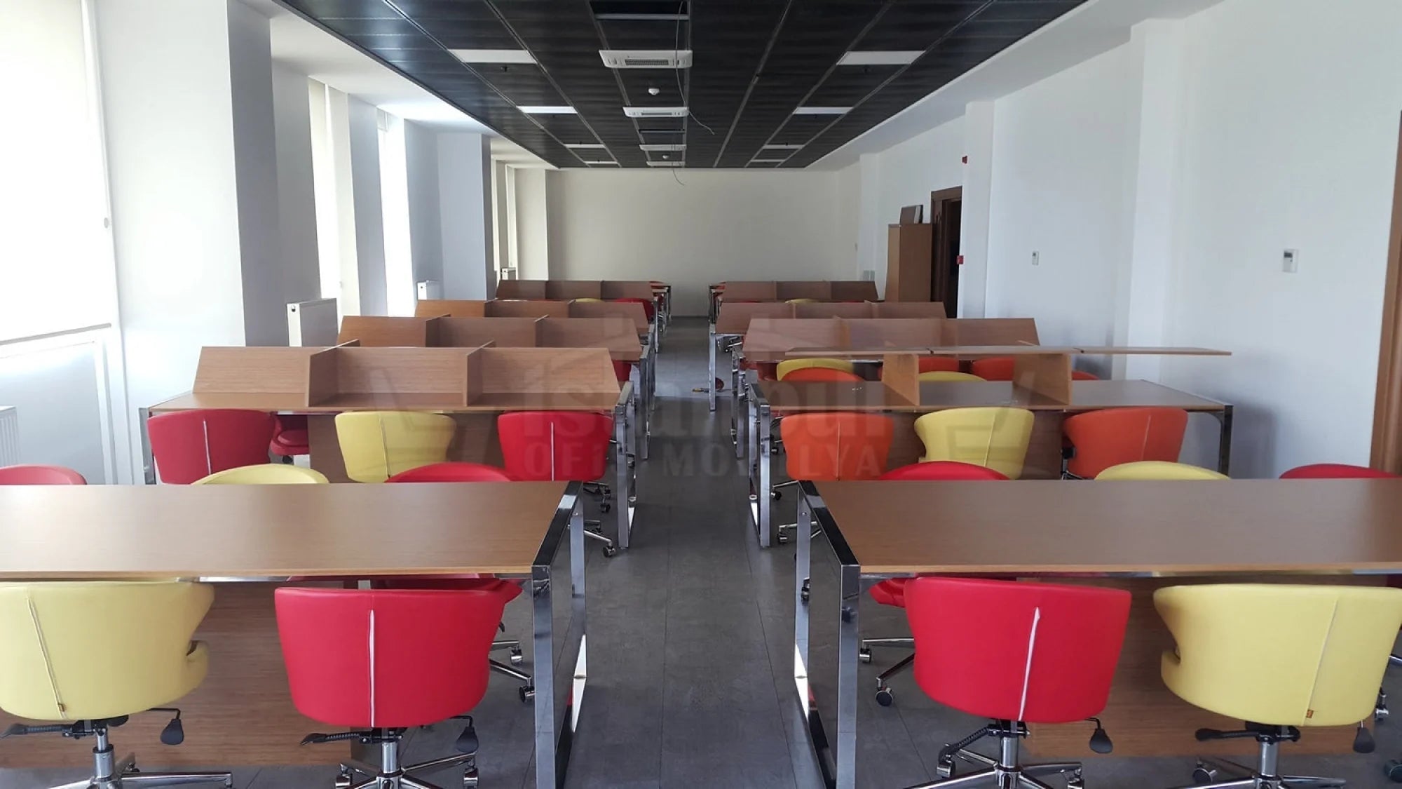Kütüphane Alanı ve Toplu Çalışma Masaları ISTANBUL-TSI