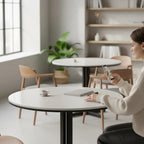 İstanbul Ofis Mobilya modern daire toplantı masası, beyaz yuvarlak tablalı ve siyah metal ayaklı minimalist tasarım.