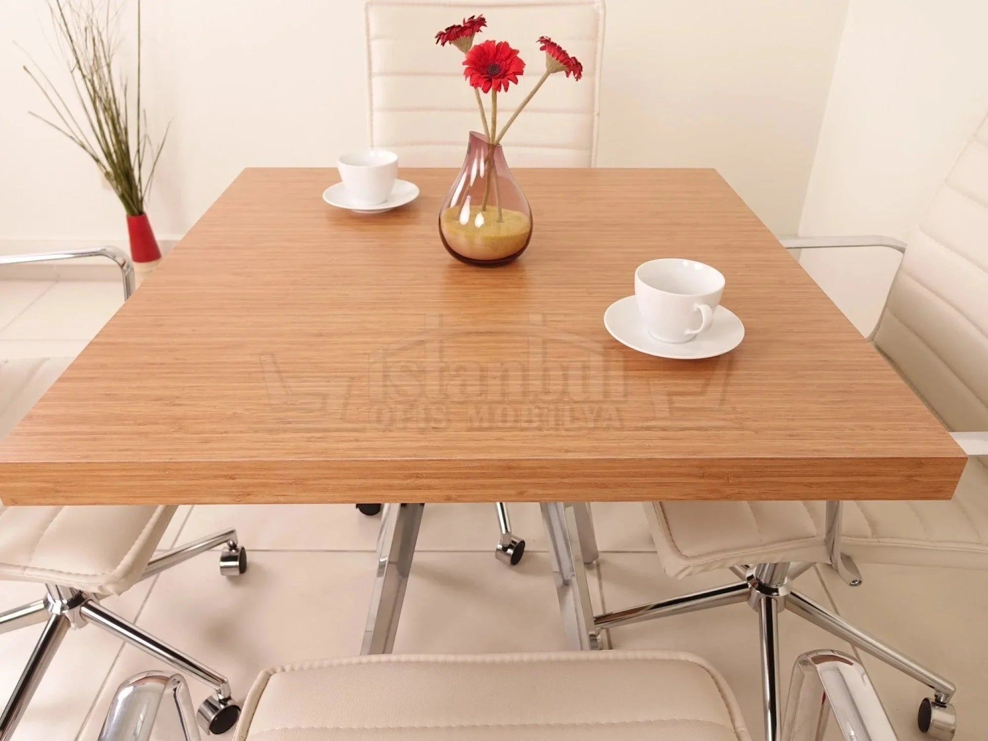 İstanbul Ofis Mobilya marka ahşap yüzeyli ve metal ayaklı modern kare ofis toplantı masası