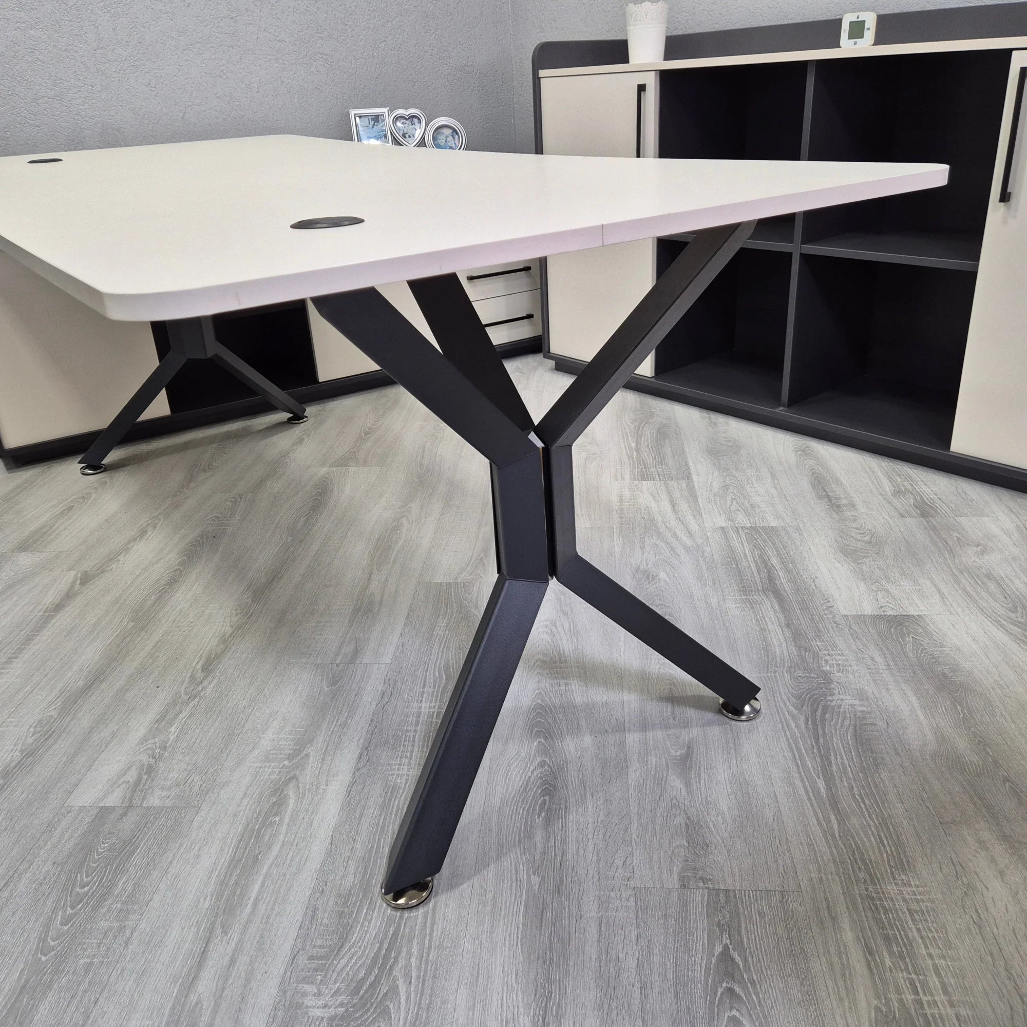Modern Tasarımlı Ofis Toplantı Masası