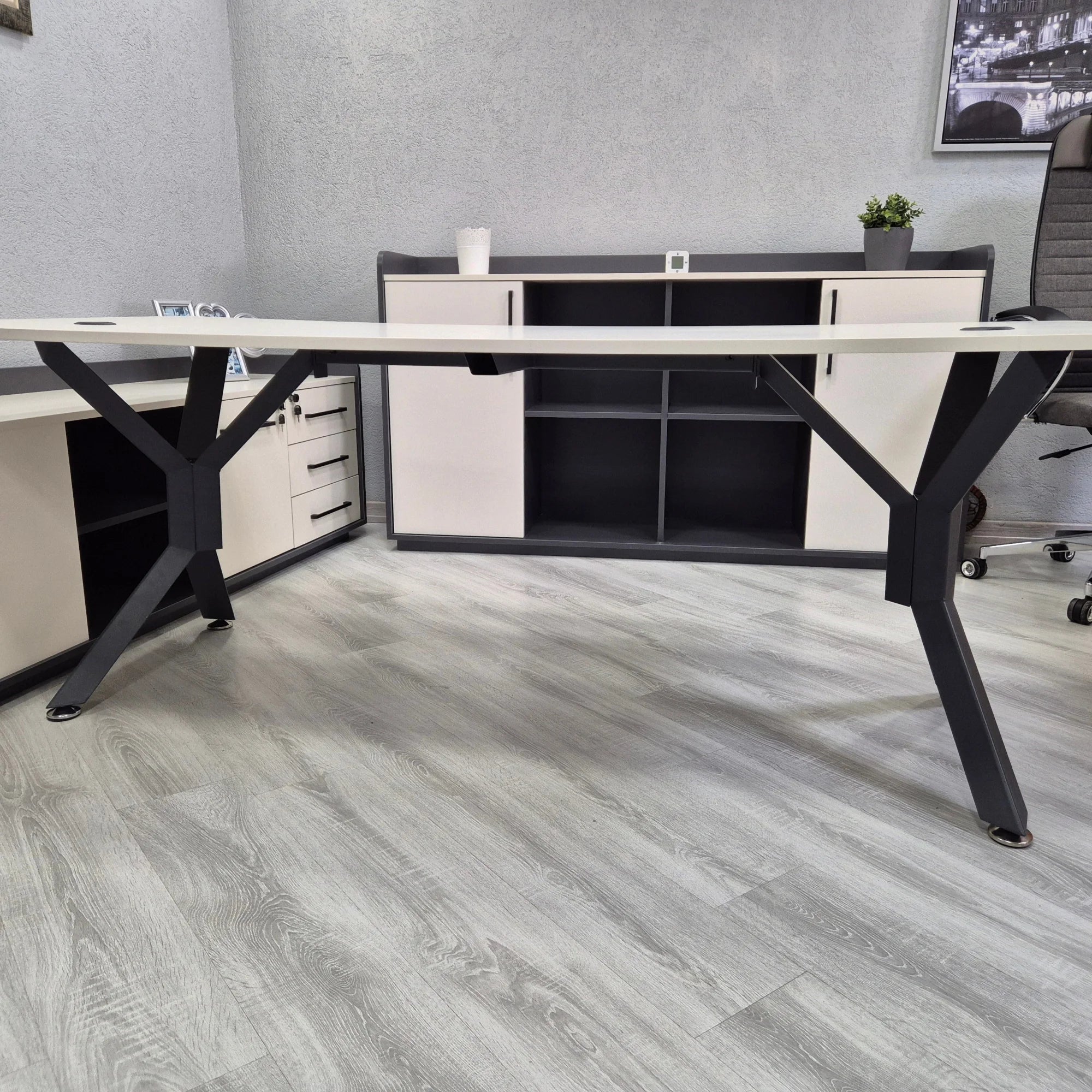 Modern Tasarımlı Ofis Toplantı Masası