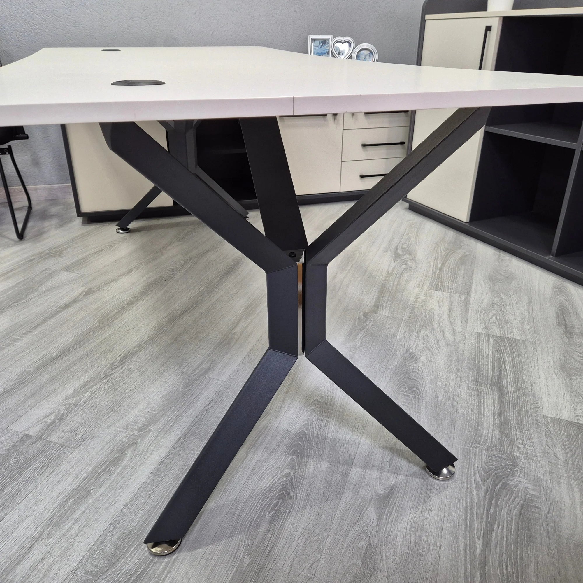 Modern Tasarımlı Ofis Toplantı Masası