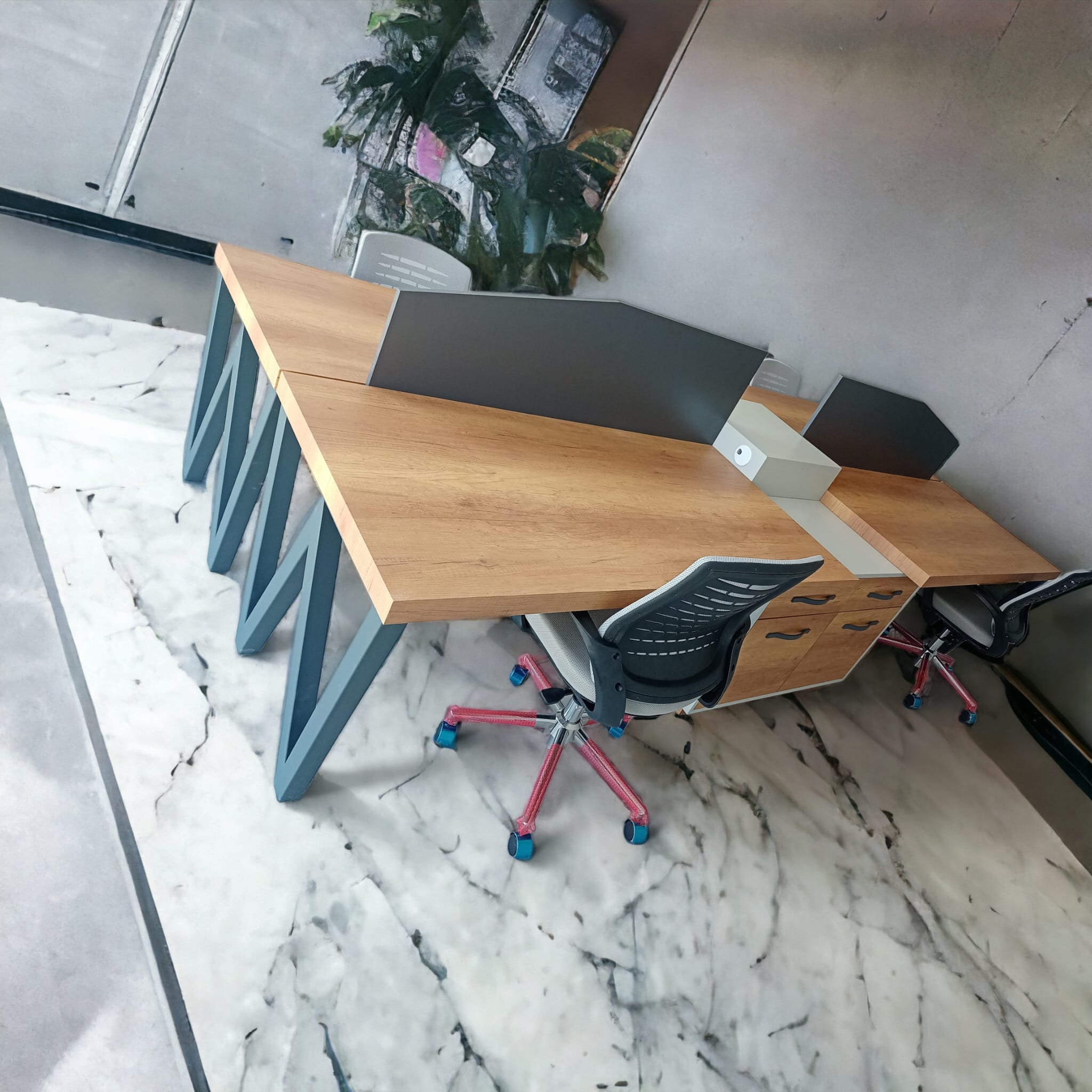 4-Person Workstation Space
