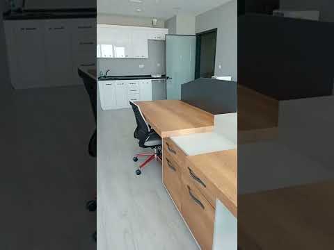 4-Person Workstation Space