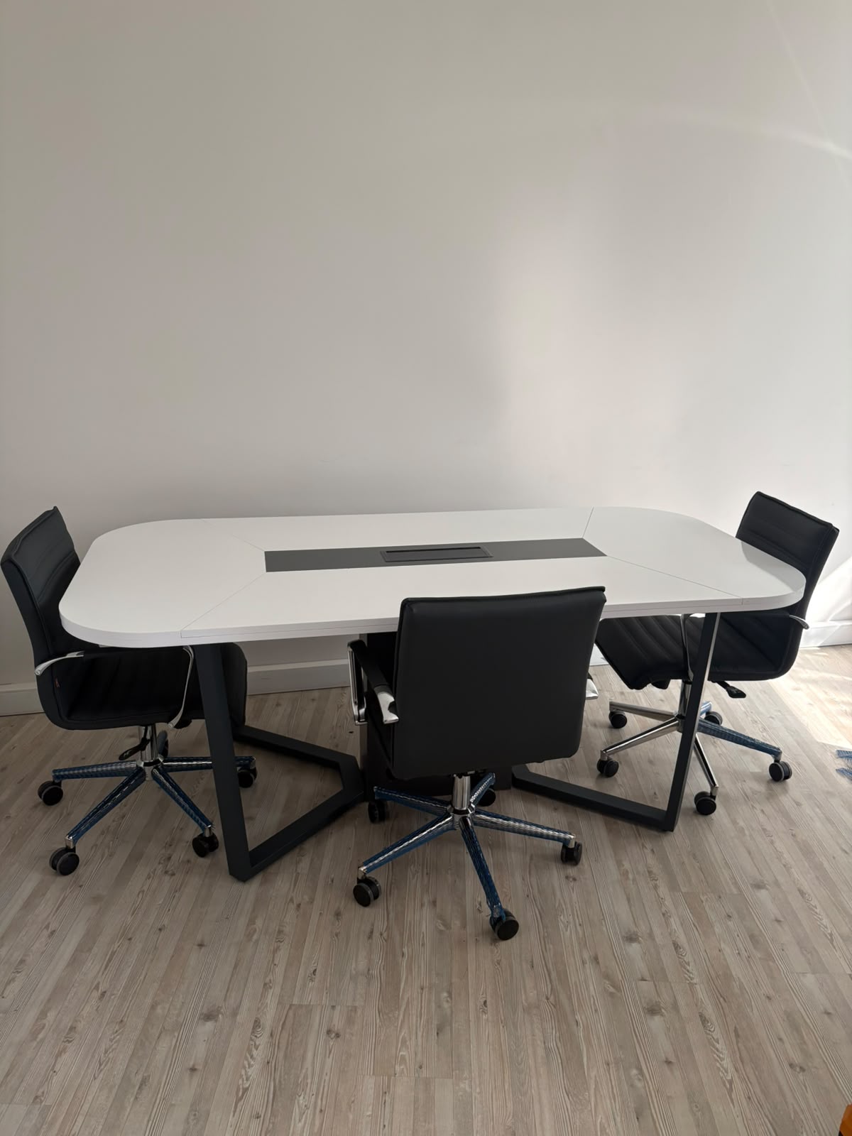 Modern Ofis Toplantı Masası