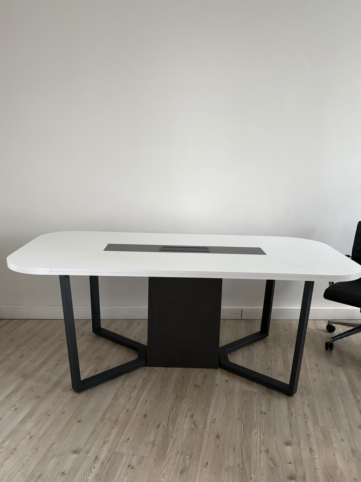 Modern Ofis Toplantı Masası