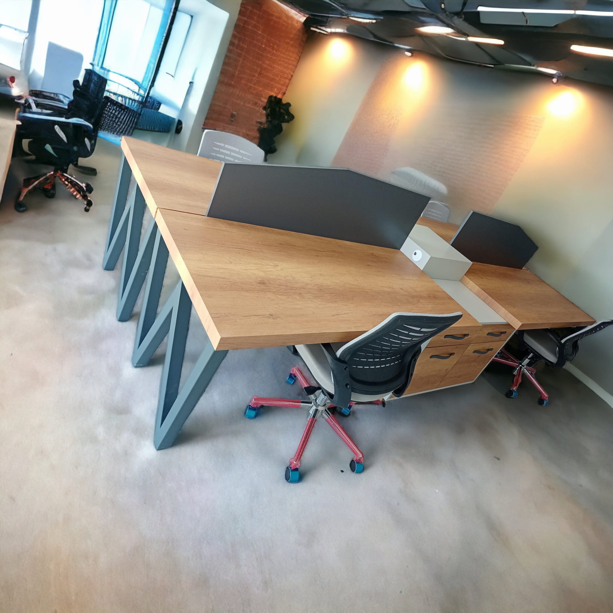 4-Person Workstation Space